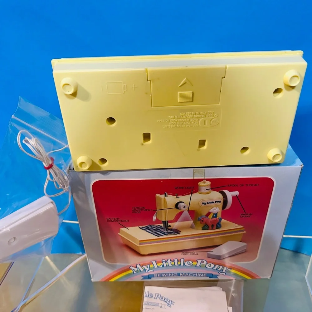 MY LITTLE PONY G1 VTG 1984 FIREFLY SEWING MACHINE & FOOT PETAL LIGHTS UP & RUNS - Picture 13 of 13